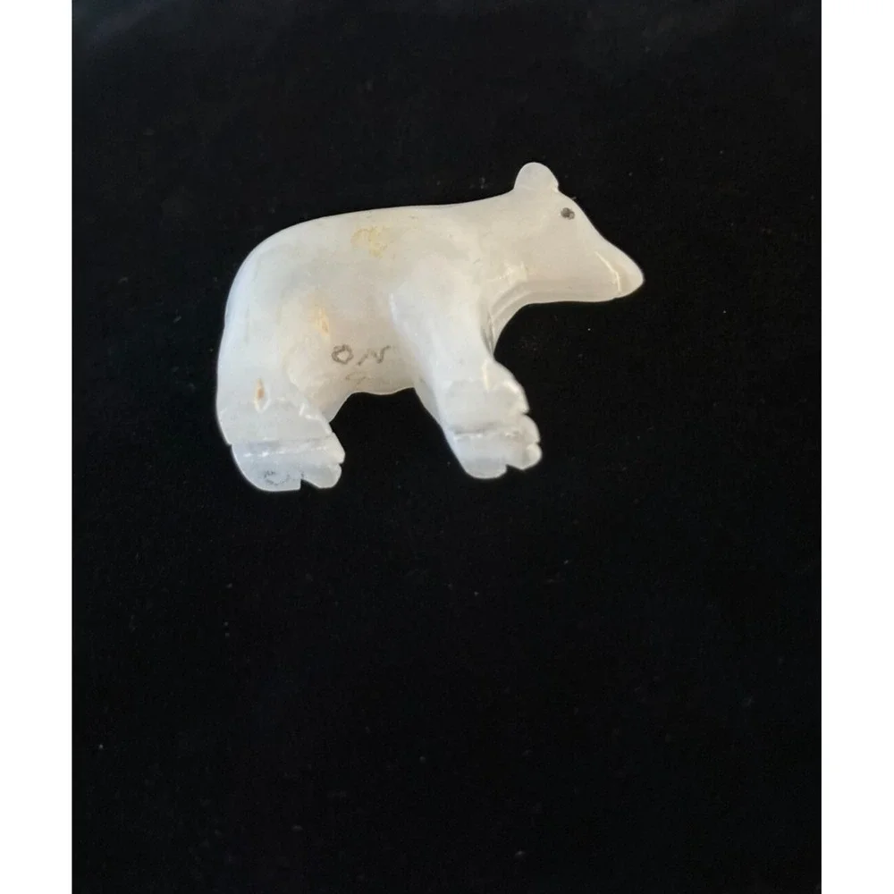 Vintage Native Zuni Tribal Carved Stone White Bear Signed Fetish Sculpture 1.75" - Picture 7 of 8